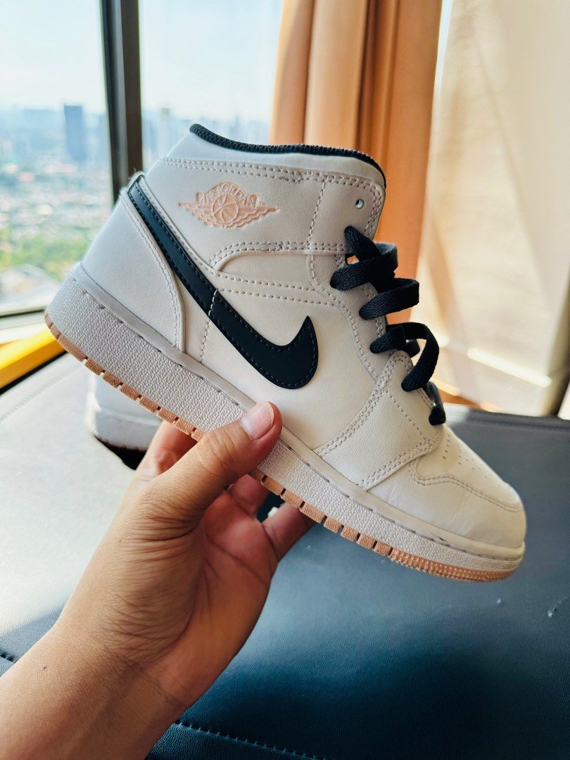 Jordan 1 light bone on feet deals