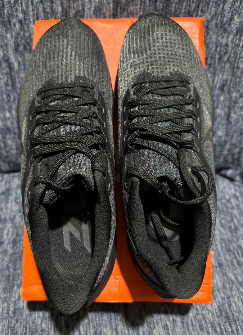 Nike Air Zoom Pegasus 39 (Black Anthracite) (Category: Sneakers) located in Mandaluyong City. Submitted by richardr2000 (Listing ID 1290353029, Image 2). Description: Black Anthracite US 8 Men’s.