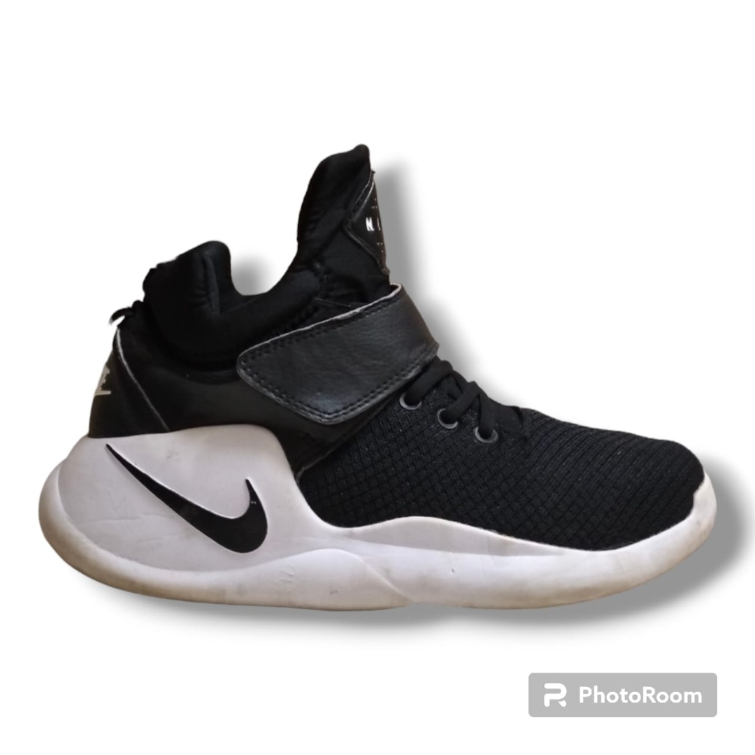 Nike Kwazi Men s Fashion Footwear Sneakers on Carousell