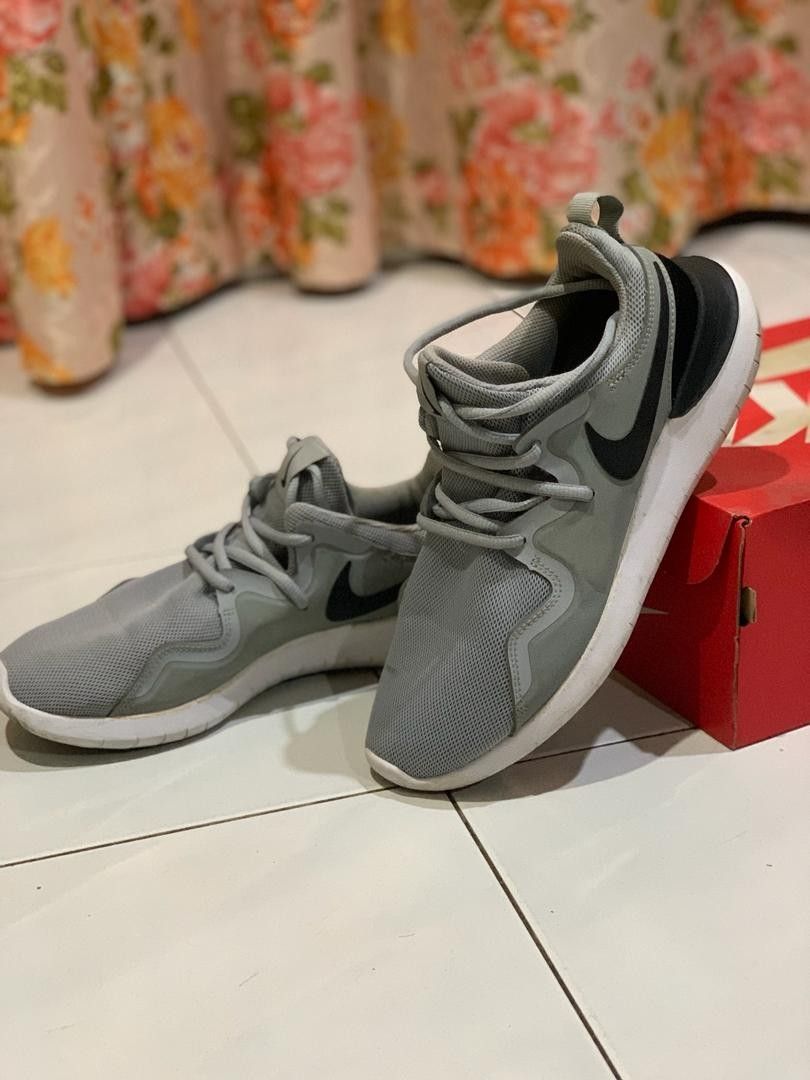 Wmns nike tessen store