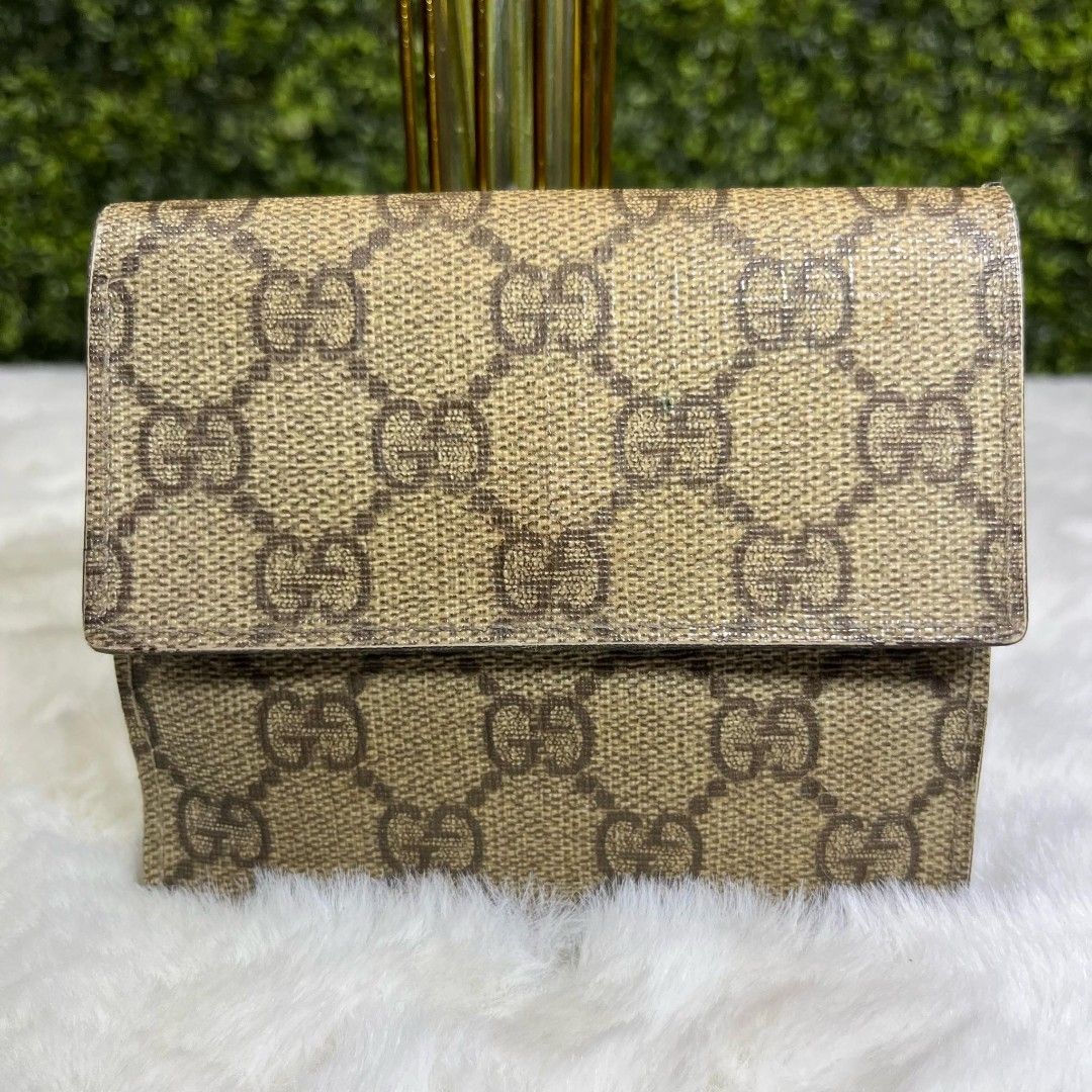 Original Gucci compact wallet (Category: Luxury Bags & Wallets) located in Pasig City. Submitted by lfboutique (Listing ID 1290316197, Image 1). Description: guaranteed original preloved in usable condition pls see photos for flaws.