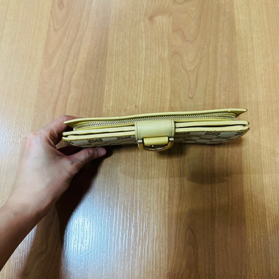 Original Gucci wallet (Category: Luxury Bags & Wallets) located in Manila. Submitted by mayrie.co (Listing ID 1290455922, Image 2). Description: 💛AVAILABLE💛 💛ORIGINAL GUCCI💛 💛NO FLAWS💛.