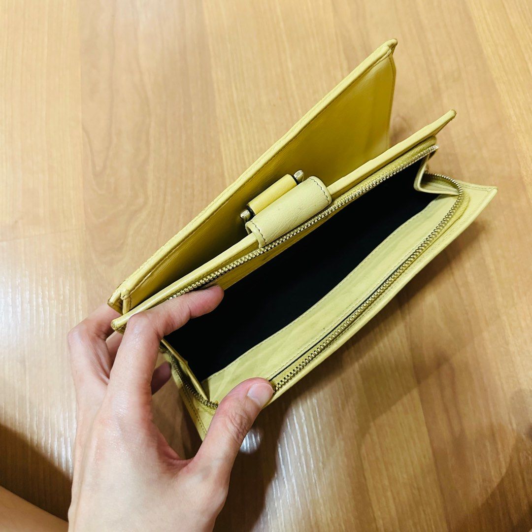 Original Gucci wallet (Category: Luxury Bags & Wallets) located in Manila. Submitted by mayrie.co (Listing ID 1290455922, Image 3). Description: 💛AVAILABLE💛 💛ORIGINAL GUCCI💛 💛NO FLAWS💛.