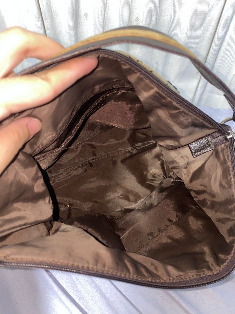 Perlini Hand / Shoulder Bag (Category: Shoulder Bags) located in Cavite. Submitted by the.selective_ (Listing ID 1290416680, Image 3). Description: PS. No shopping bag or box. No dust bag. RFS: decluttering since we’ll transfer to new home.