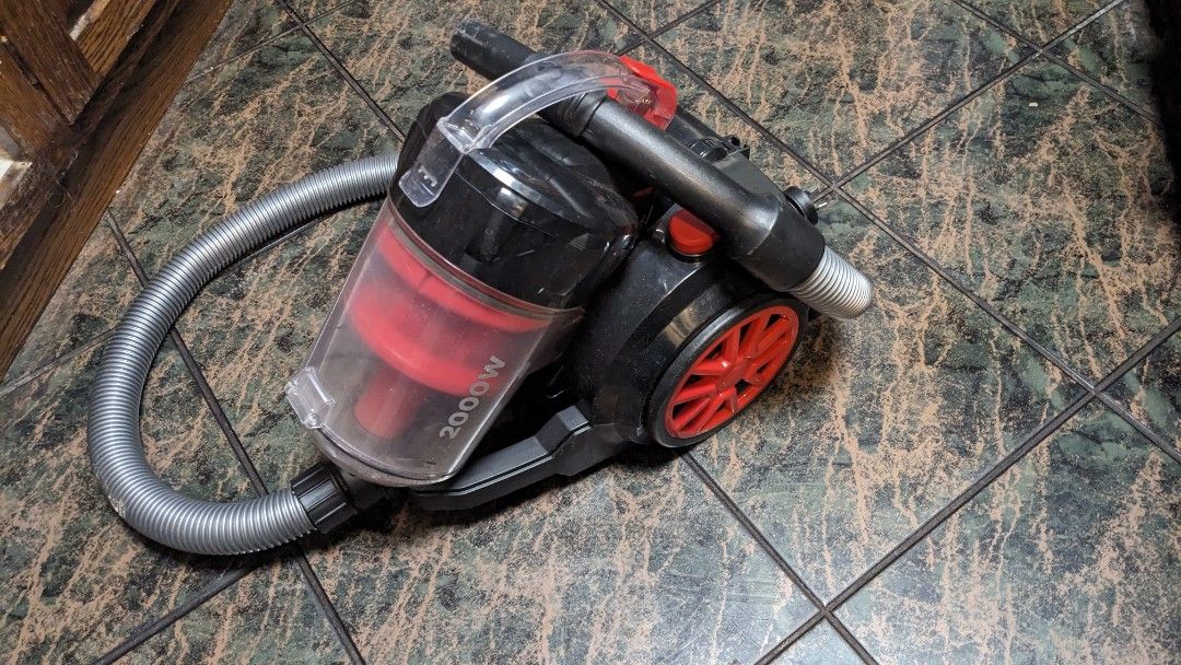 Piranha 2000w vacuum cleaner, Electronics, Others on Carousell