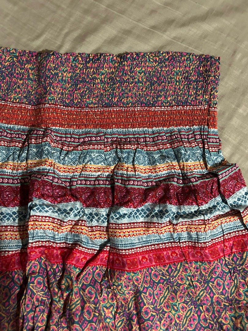 Printed Skirt (Category: Skirts) located in Makati City. Submitted by declutterwjn_ (Listing ID 1290429947, Image 2). Description: Never used as this is too loose on me. Fits 32-40 plus waistline as this is very stretchable. .