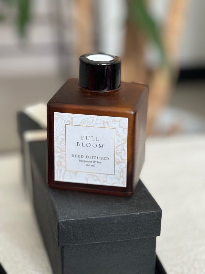 reed diffuser (Category: Home Fragrance) located in Mandaluyong City. Submitted by nanaynirj (Listing ID 1290355889, Image 2). Description: Hotel feels , make your room smell fresh and luxurious.