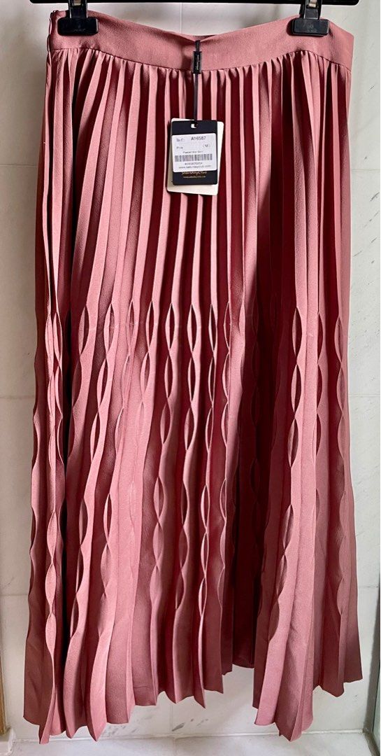 Dusty pink pleated midi skirt top