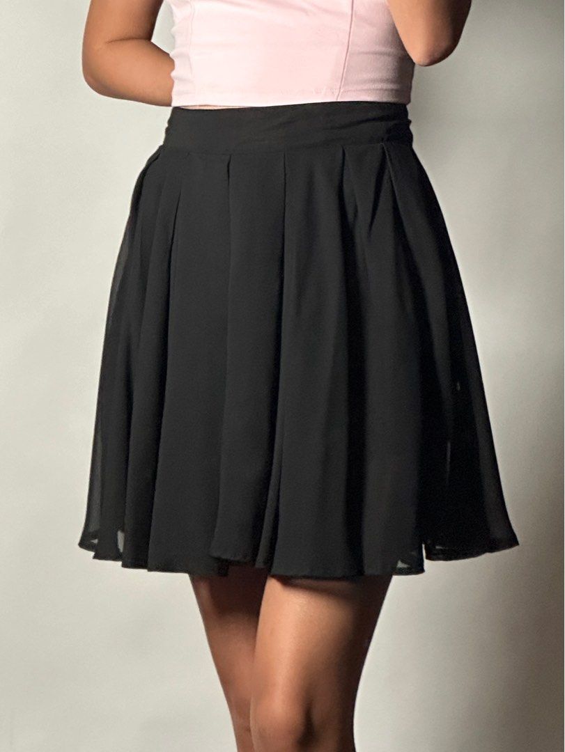 Supre black flowy short skirt Women s Fashion Bottoms Skirts on Carousell