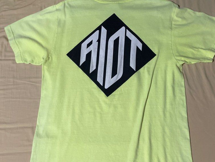 Supreme riot tee top