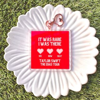 (Category: ) located in . Submitted by clutteredwardrobe (Listing ID 1290298705, Image 1). Description: .