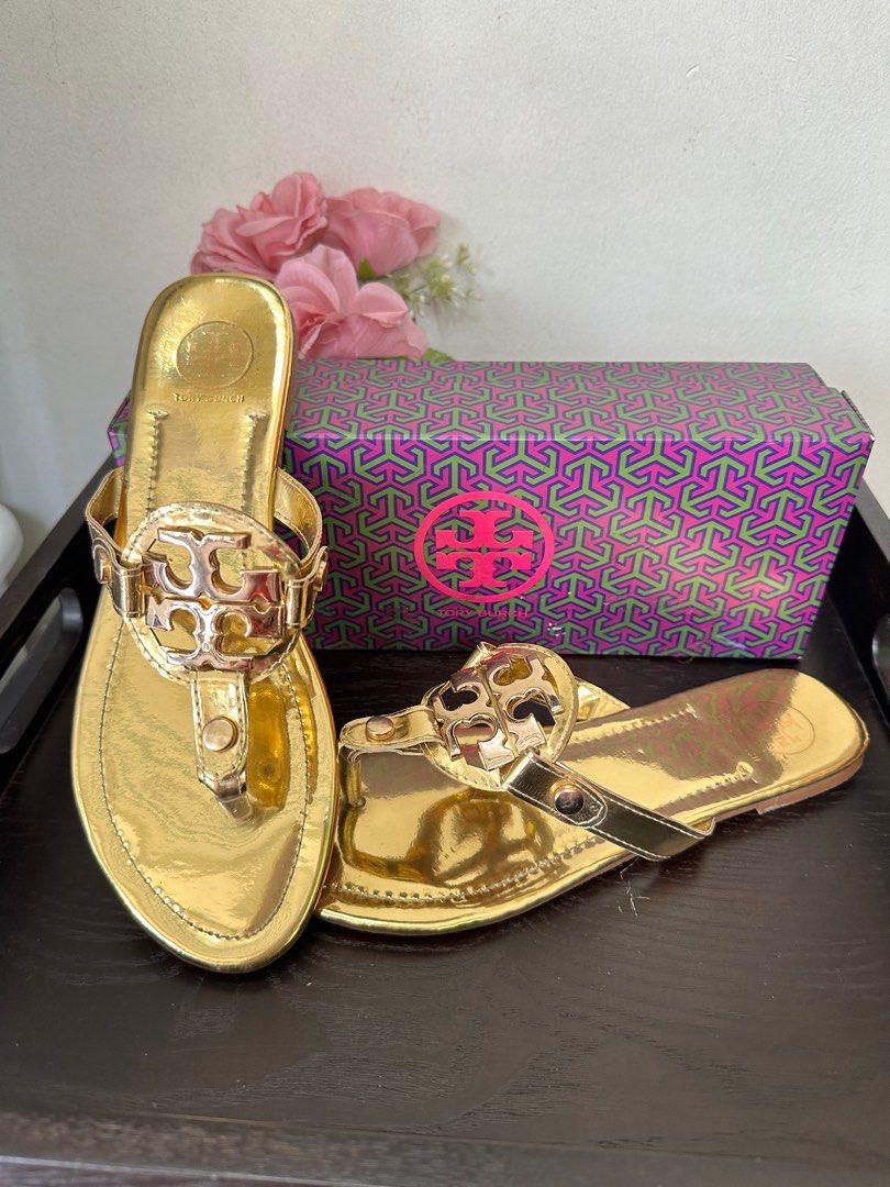 Gold leather hotsell flat sandals