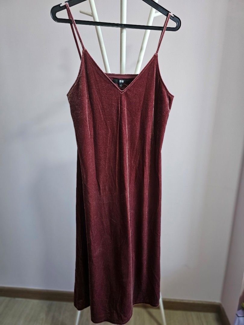 Uniqlo velvet dress 2025