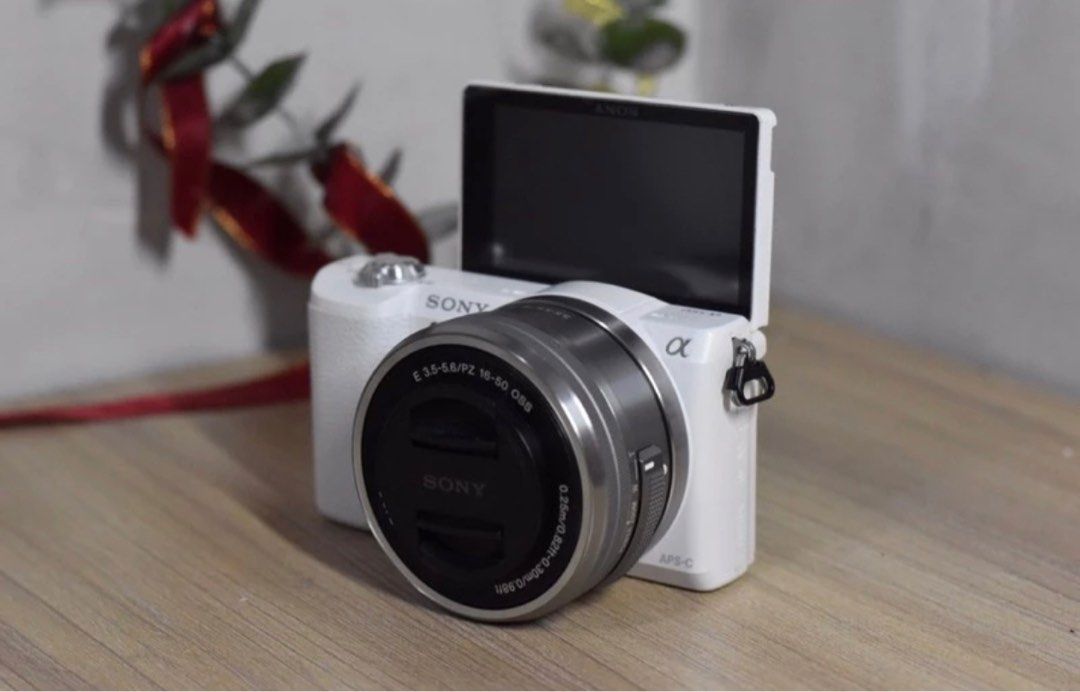 USED Sony A5100 with E PZ 16 50mm Lens