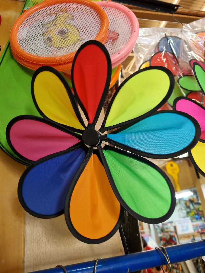 Windmill (Category: Infant Playtime) located in Singapore. Submitted by tomatos44 (Listing ID 1290368053, Image 3). Description: windmills 26cm $3 , 30cm $3, 48cm $5 Indian shop.