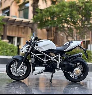 1/12 Ducati Streetfighter Alloy Motorcycles Model Diecast Simulation Metal Racing Street Motorcycles Model Sound Light Ks Gift for 1:12 Action figure ( GI JOE Marvel Legends Select SHF Mcfarlane )