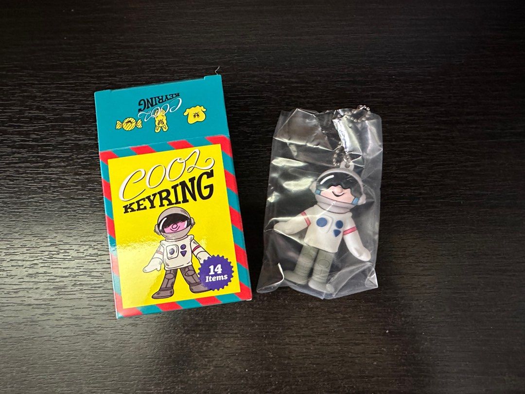 櫻坂46 新せ界 COOL KEYRING アストロ Amazon.co.jp: 櫻坂46展