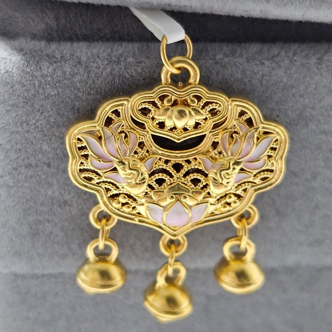 Gold pendant design for ladies shop