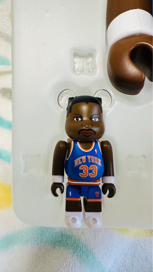 爛盒全新拆盒未擺過100% + 400% NBA Patrick Ewing 伊榮New York