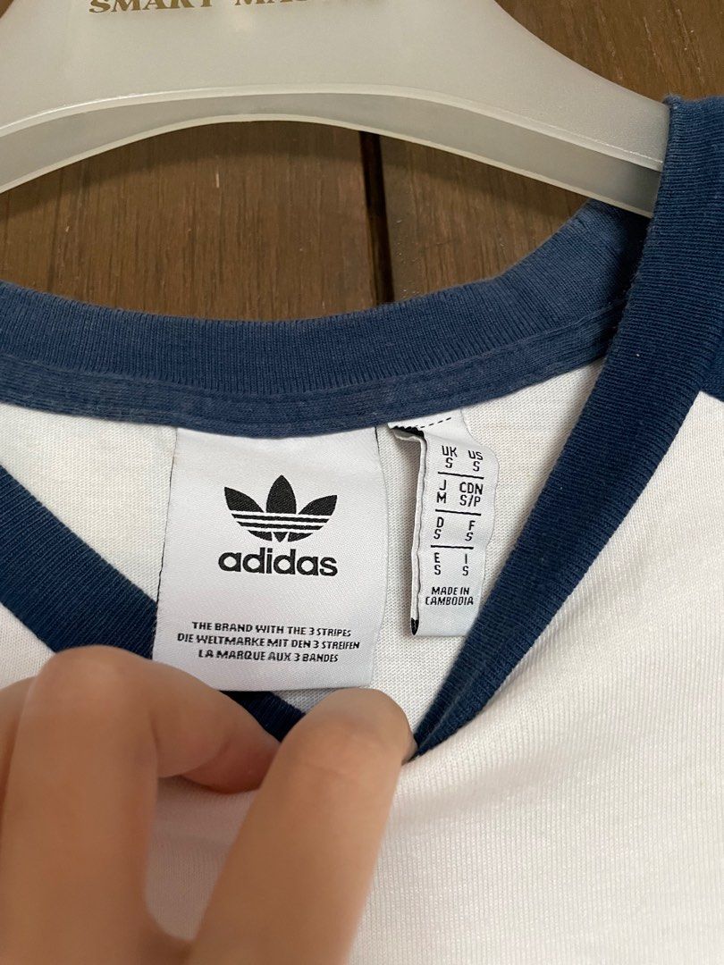 Adidas best sale casual logo
