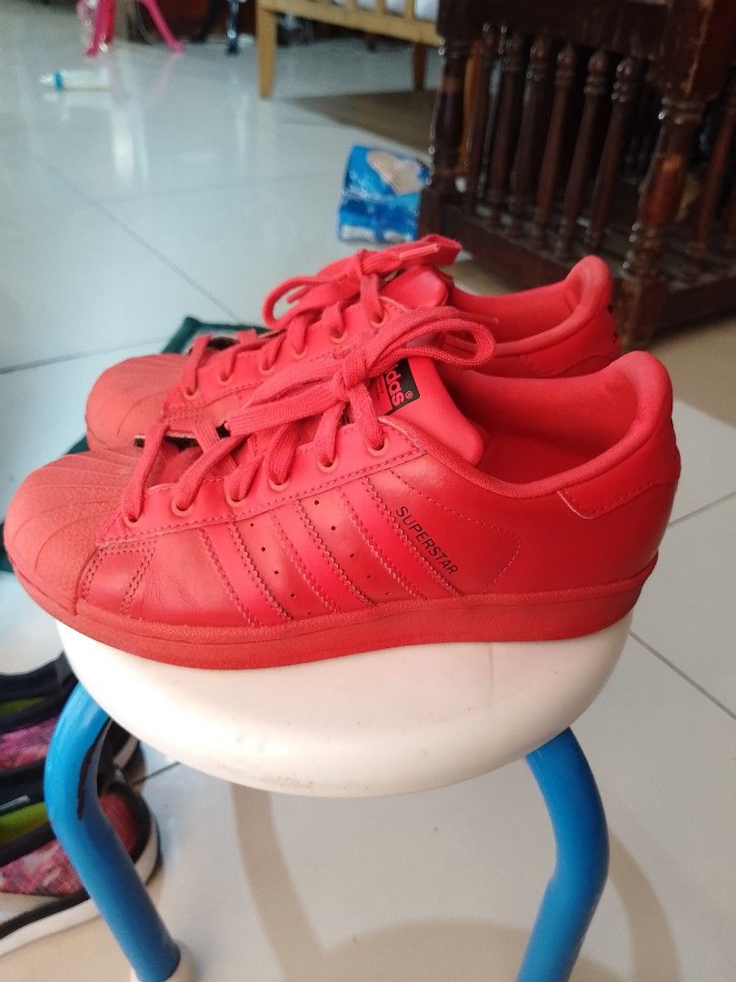 Adidas Superstar size 6 (Category: Sneakers) located in Navotas City. Submitted by liverabbit_d3c8e3 (Listing ID 1284064840, Image 2). Description: 101% original po ito from canada... size 36...no box na sya kasi di na kasya sa package. no flaws po, good na good to. rfs: di na ginagamit nakatambak nalang..