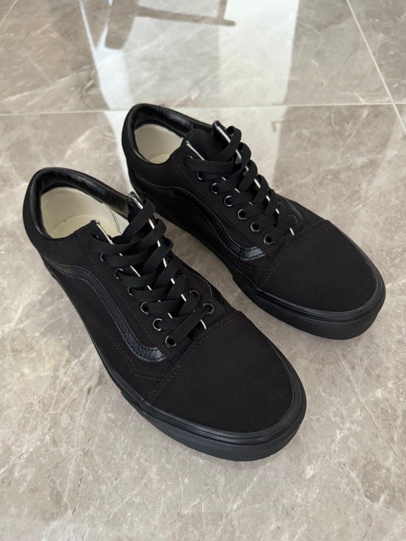 Full black top vans old skool