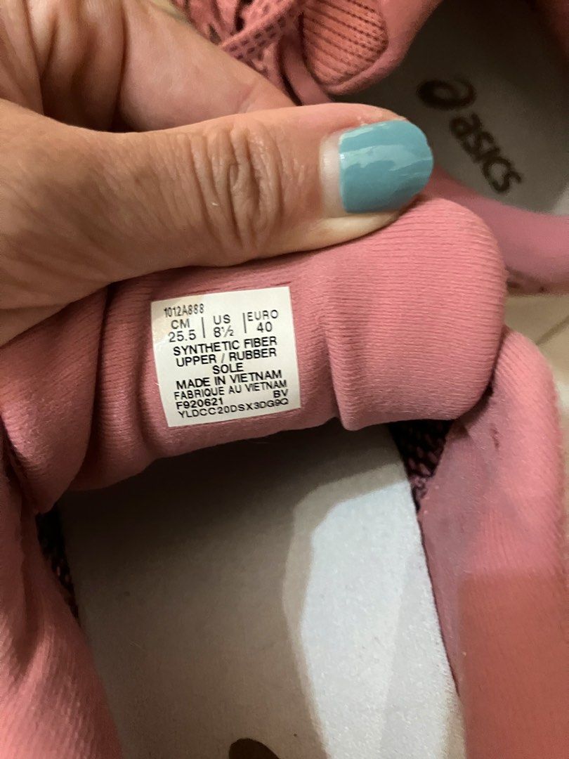 ASICS Women GEL-CUMULUS 23 Running Shoes (US 8.5) in Smokey Rose/Deep Mars (Category: Sneakers) located in Singapore. Submitted by y1624 (Listing ID 1284081196, Image 3). Description: Size: US 8.5 EU 40 Rarely used. Excellent conditions. Bought at $140. Selling at half price. .