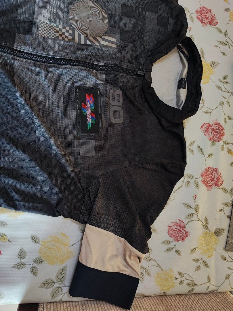 Authentic Rapha men s futuro training jersey