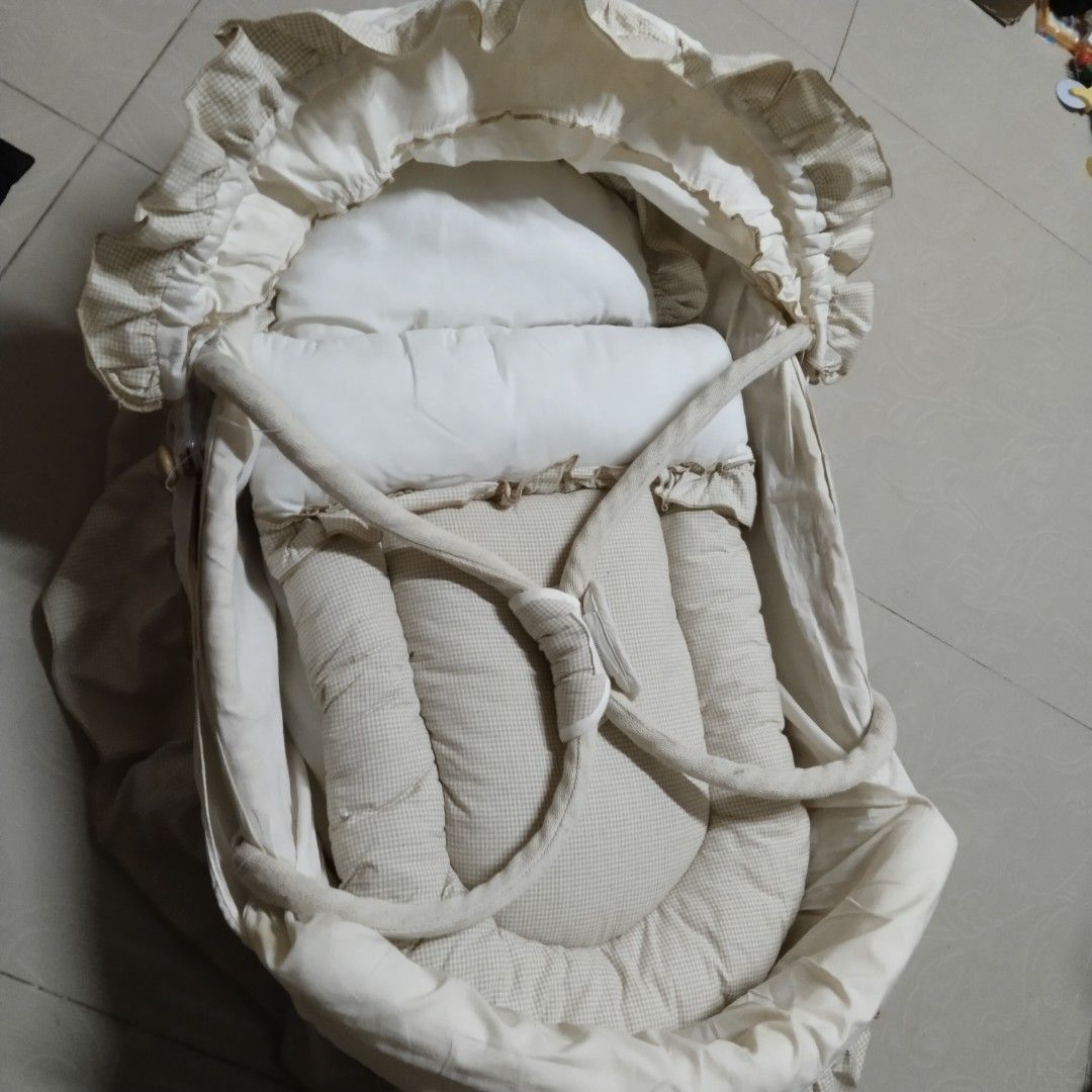 Baby Basinet (Category: Bed Guards) located in Cavite. Submitted by dimple082 (Listing ID 1283990242, Image 1). Description: in very good condition like new.