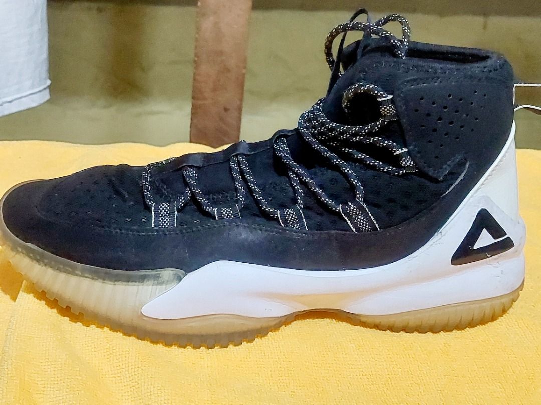 Basketball shoes size 9.5