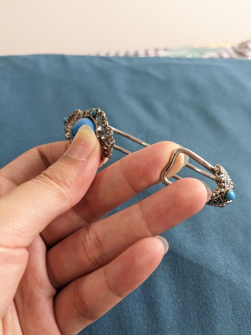 Gold bracelet with blue stones best sale