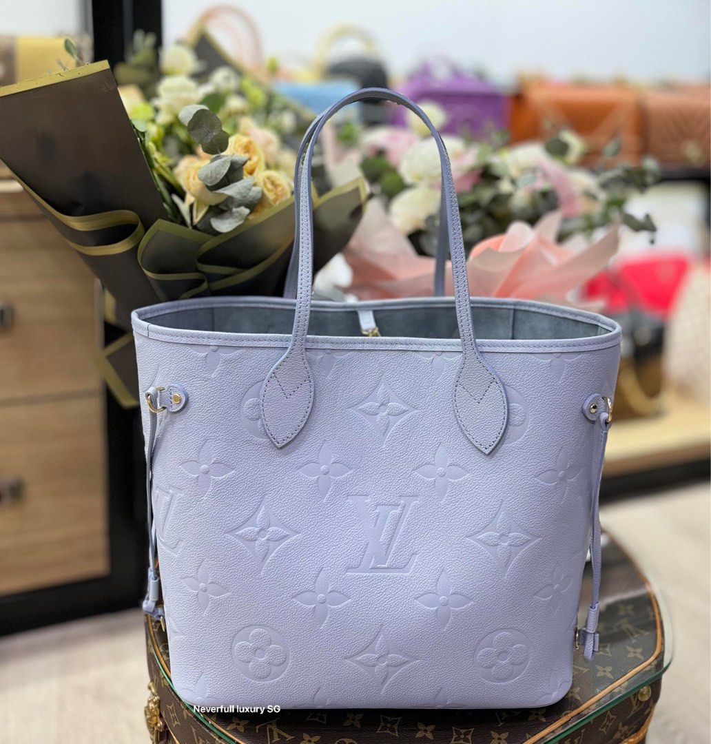 Blue neverfull store