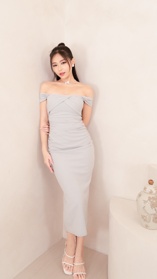 BNWT Evelyn Padded Off Shoulder Midi Dress in Powder Blue