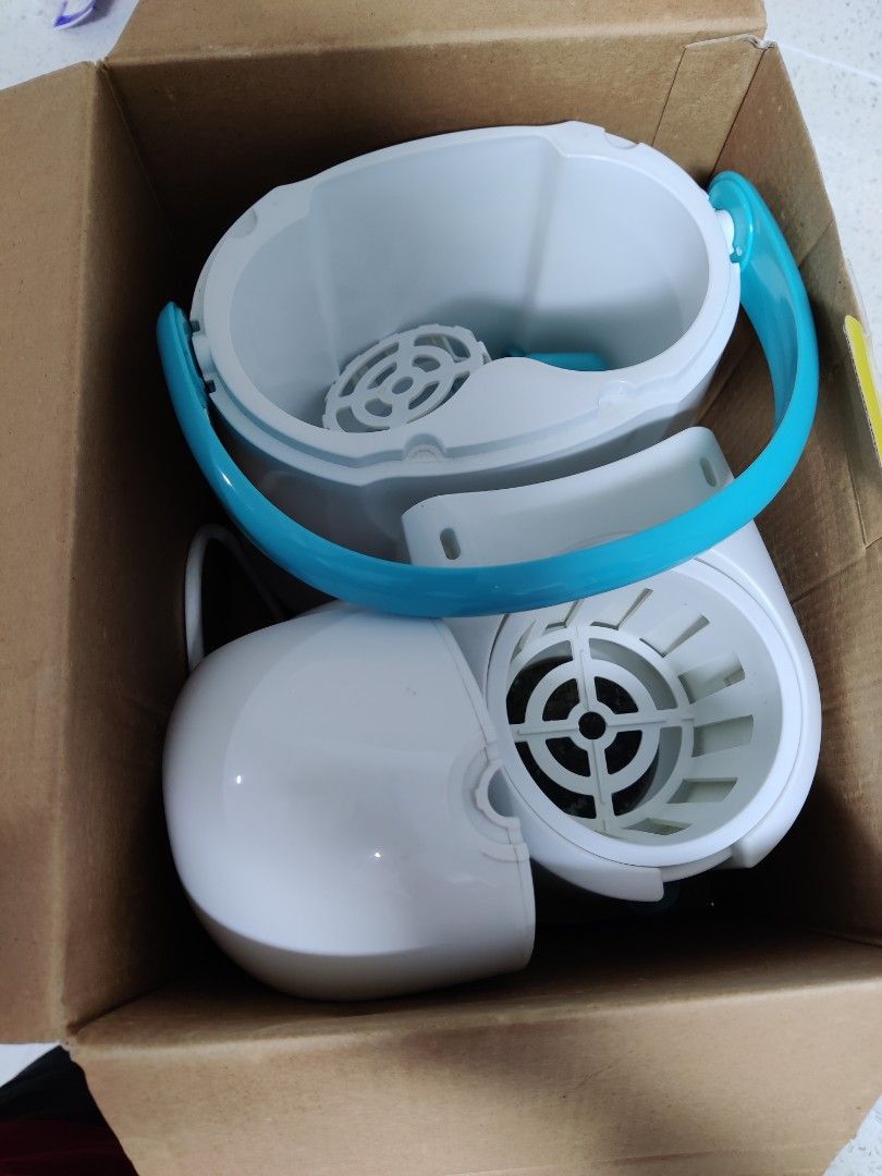 Bottle warmer (Category: Breastfeeding & Bottle Feeding) located in Singapore. Submitted by blitzts (Listing ID 1284159708, Image 2). Description: Self pick up Pasir Ris Street 21.