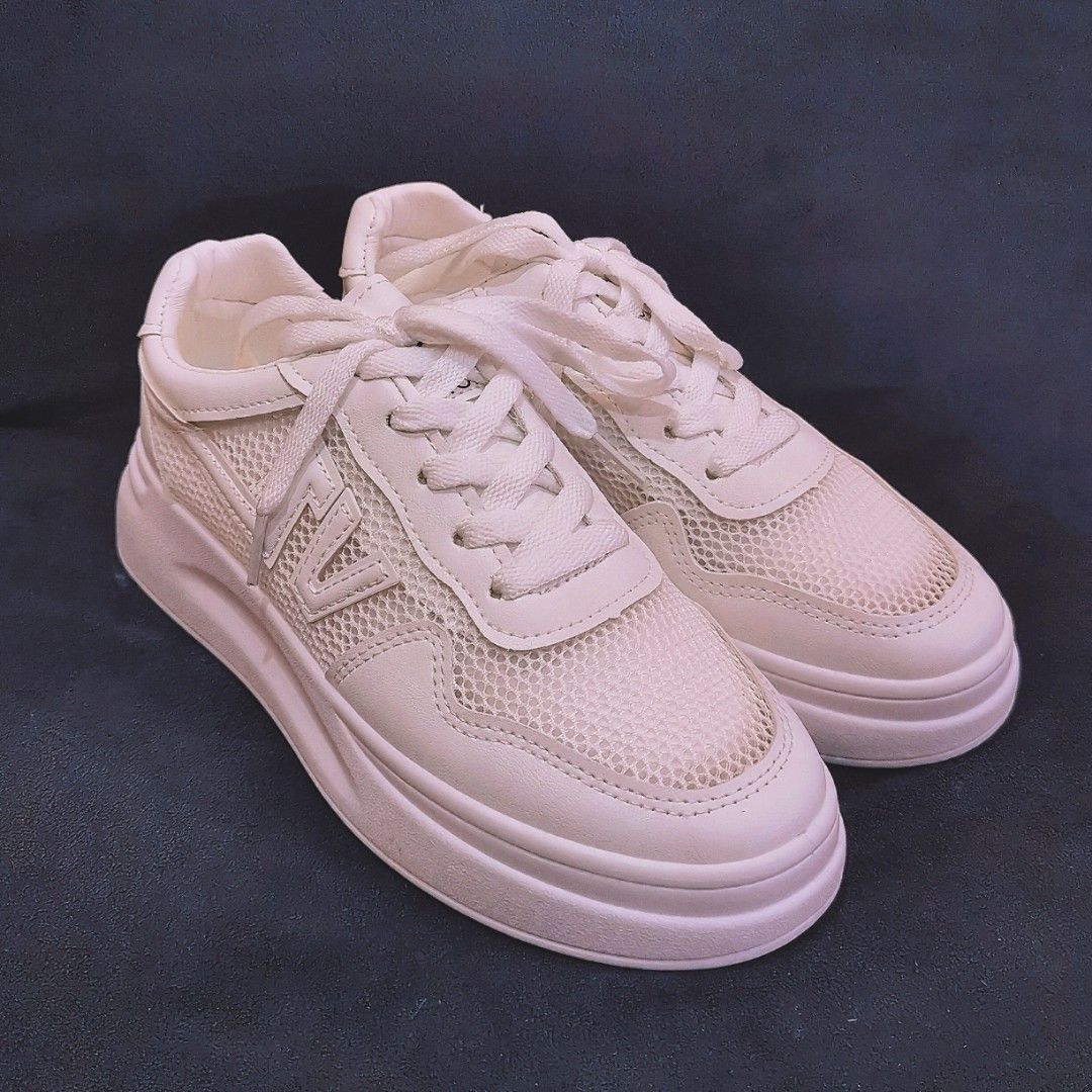 Brand New Girls White School Shoes Size 35.5 Foot Length within 22.5cm