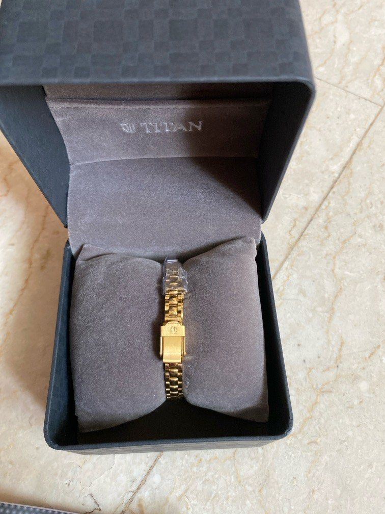 New titan watch price store