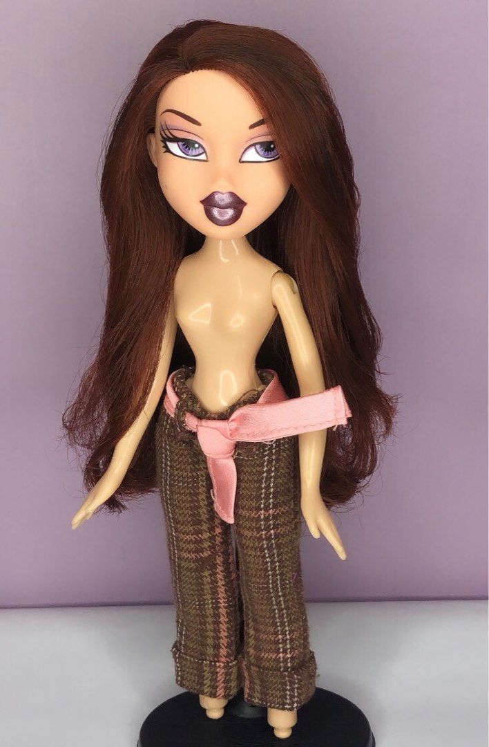 Bratz Alwayz Cloe Fashion Doll with 10 Accessories and Poster