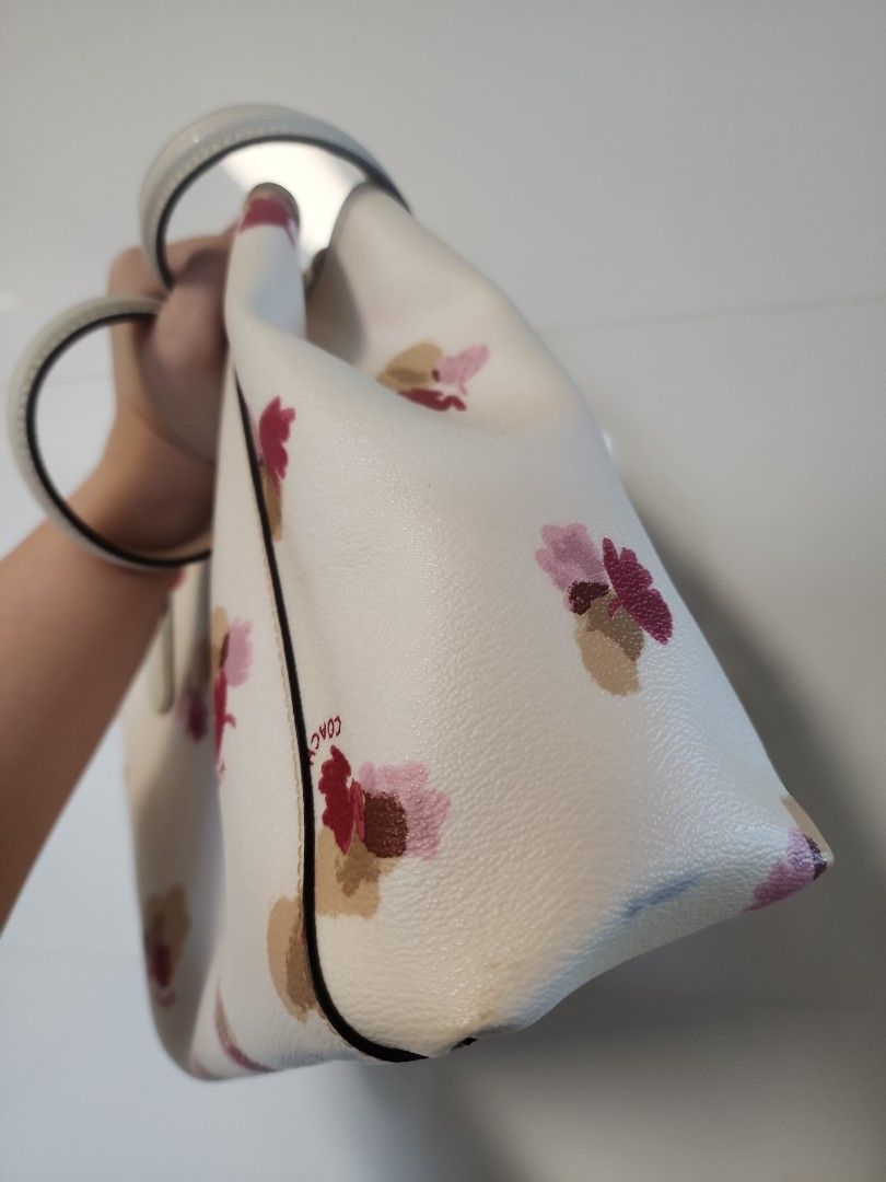 White flower clearance bag