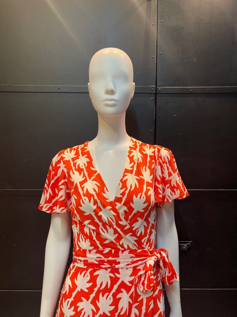 Dvf flutter hot sale sleeve dress