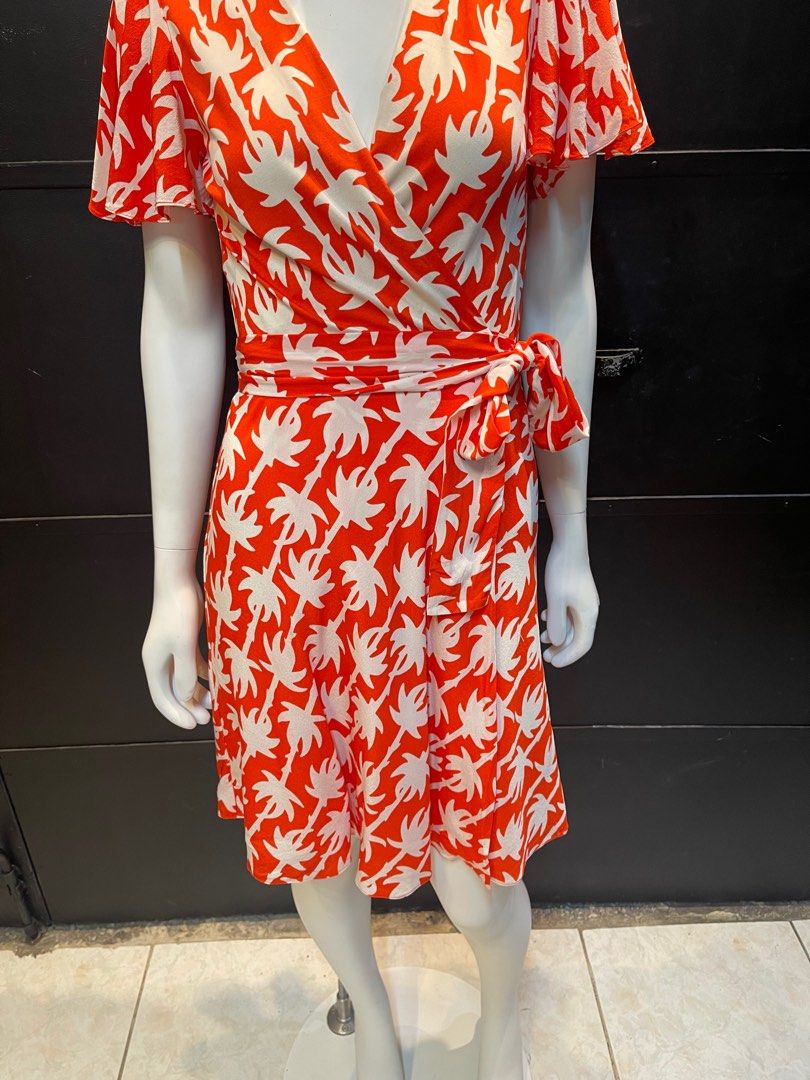 Dvf flutter shop sleeve dress