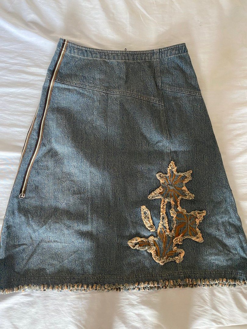 Fairy core denim midi skirt (Category: Skirts) located in Tagaytay City. Submitted by primaryph (Listing ID 1283971722, Image 1). Description: Very cute! Hard to let go. Has very nice details. Unique piece..