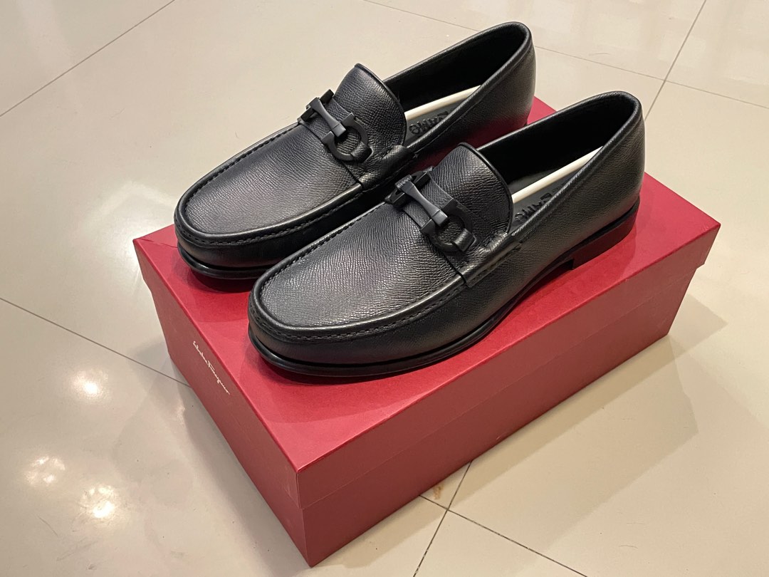 Crown ferragamo outlet