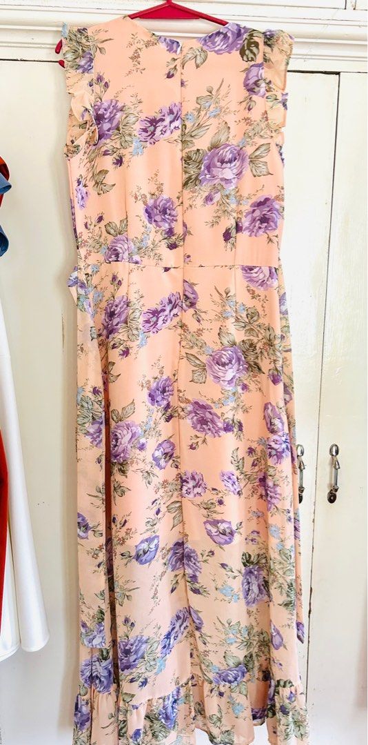 Floral dress (Category: Dresses) located in Quezon City. Submitted by docmdeclutters (Listing ID 1283977551, Image 2). Description: .