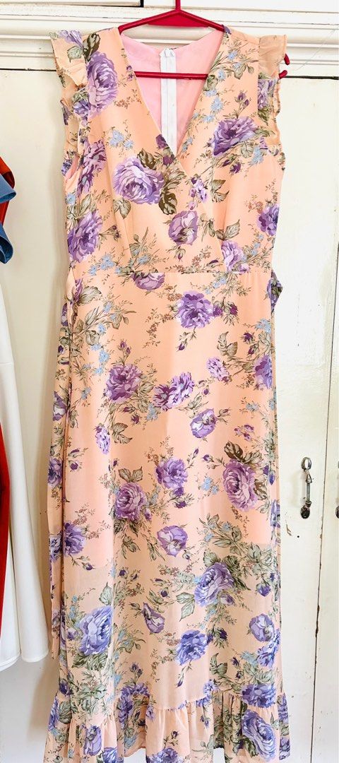 Floral dress (Category: Dresses) located in Quezon City. Submitted by docmdeclutters (Listing ID 1283977551, Image 1). Description: .