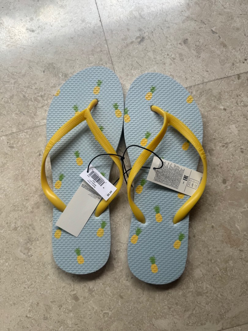 Gap flip flops Pineapple print Size 8 Brand New Women s