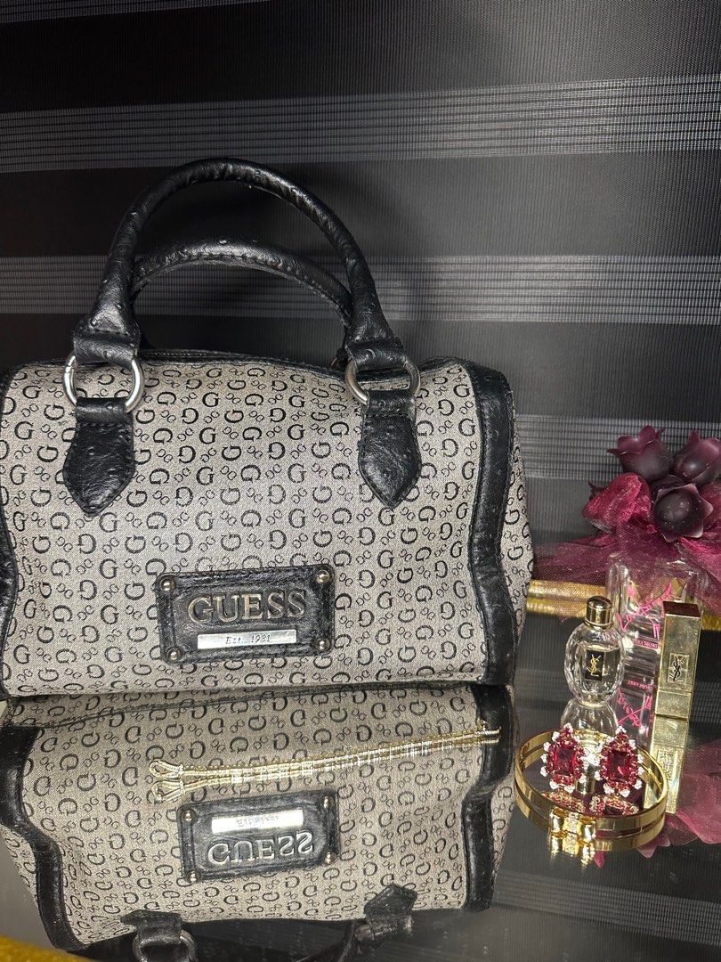 GUESS DOCTORS BAG Luxury Bags Wallets on Carousell