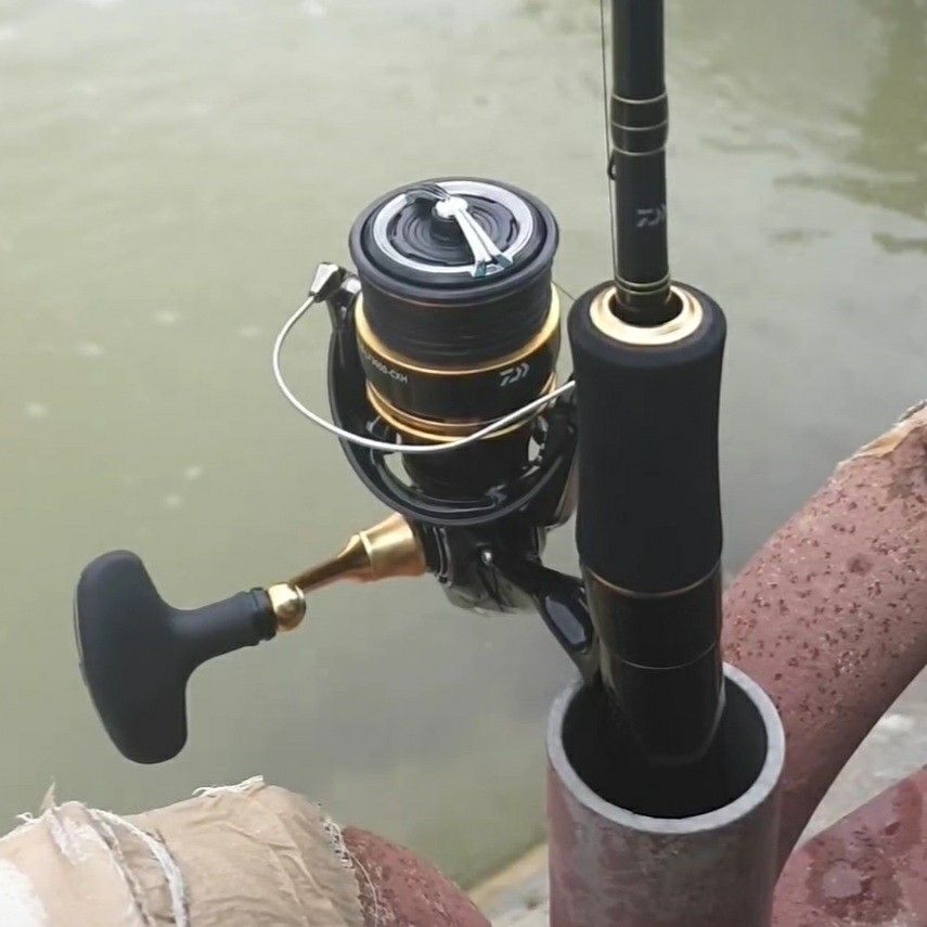 Daiwa fishing rod & reel, Sports Equipment, Fishing on Carousell