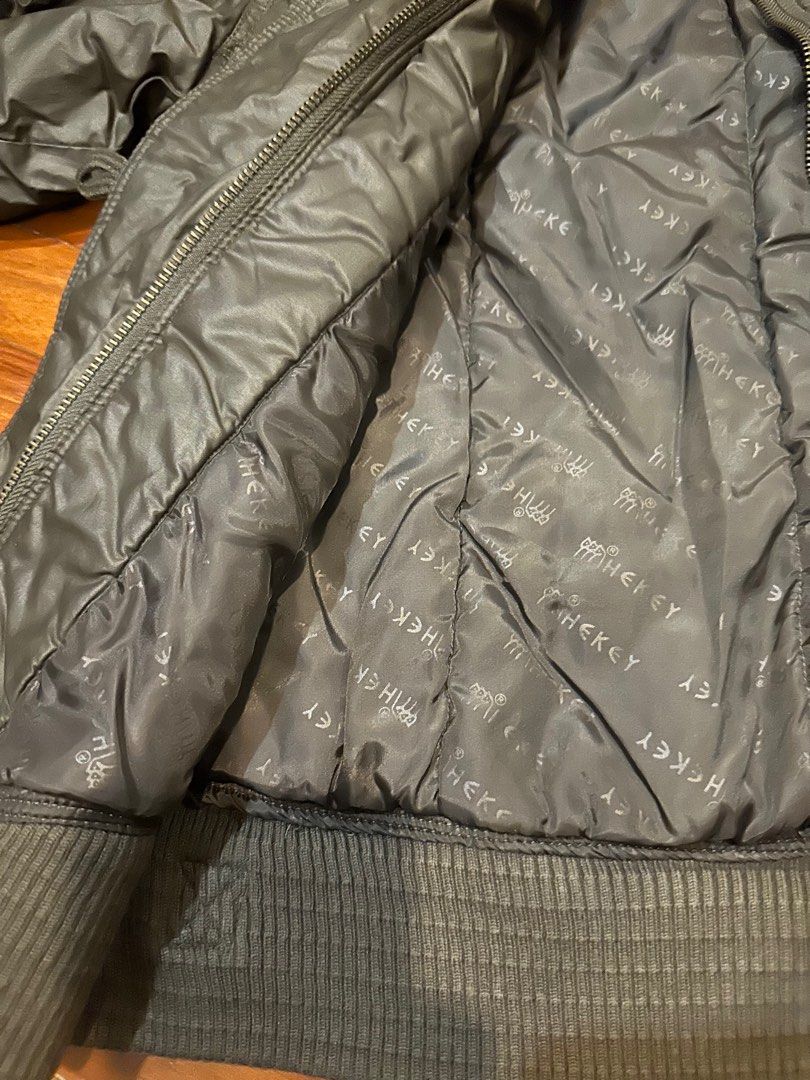 Winter Jacket (Category: Coats, Jackets and Outerwear) located in Singapore. Submitted by chopsterz (Listing ID 1284119191, Image 3). Description: .