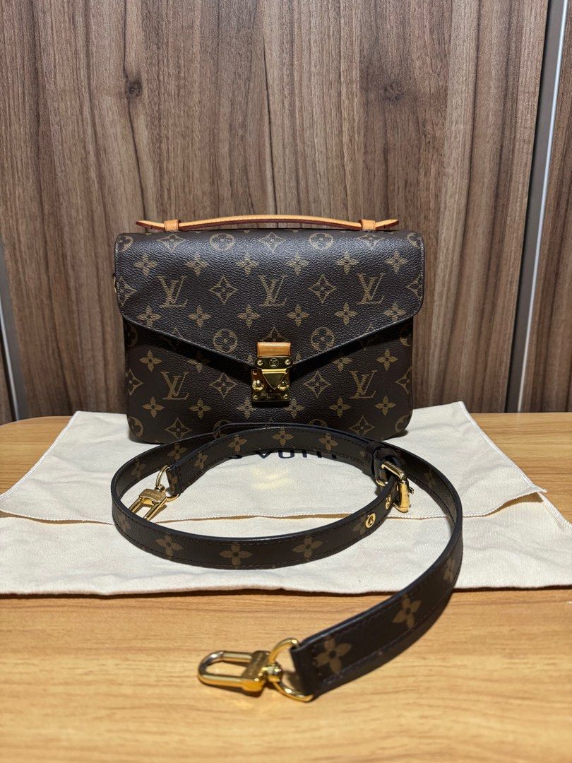 Vuitton metis hotsell monogram