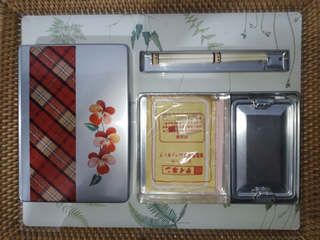 Lunch Box Stainless (Category: Gift Baskets & Hampers) located in Quezon City. Submitted by fernan_jaranilla (Listing ID 1284049449, Image 2). Description: Small lunch pack good for kids and those on a diet😊 With separate container & chopsticks. Good for dry lunch only. (no sauces or soup) Stainless Steel. Imported from Japan. Please checkout and like us for more items & updates. Thank you..